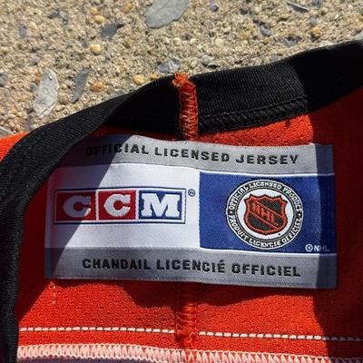 LOT 160A: NHL Philadelphia Flyers John Leclair CCM Hockey Jersey (XL)