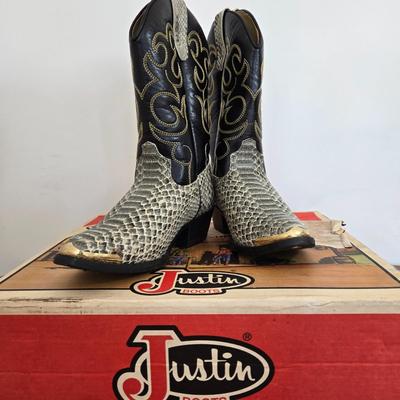 LOT 162A: Boys Cowboy Boots