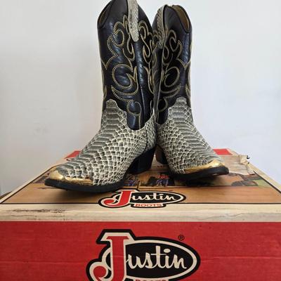 LOT 162A: Boys Cowboy Boots