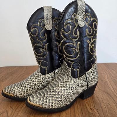 LOT 162A: Boys Cowboy Boots