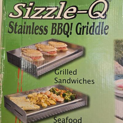 LOT 166A: Table Top BBQ Grill & Sizzle Q BBQ Griddle New in Box