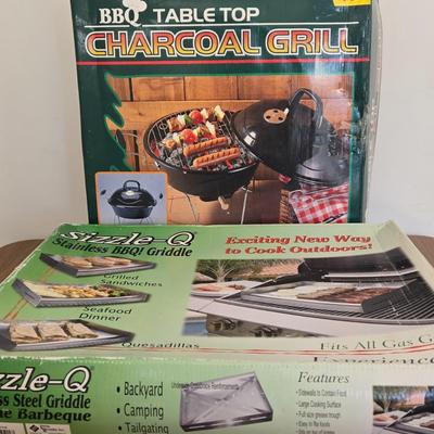 LOT 166A: Table Top BBQ Grill & Sizzle Q BBQ Griddle New in Box