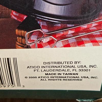 LOT 166A: Table Top BBQ Grill & Sizzle Q BBQ Griddle New in Box