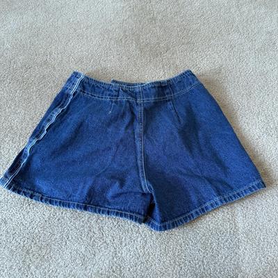 LOT 177A: Summer Skirts & Shorts in Junior/Petite Sizes: Paris Blues Original, Blue Asphalt, Lei, Guess Jeans, OP & No Appt...