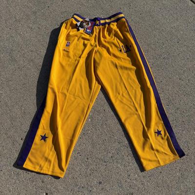 LOT 183A: NWT Nike NBA Los Angeles Lakers Sweatpants (XL)