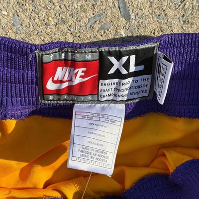 LOT 183A: NWT Nike NBA Los Angeles Lakers Sweatpants (XL)