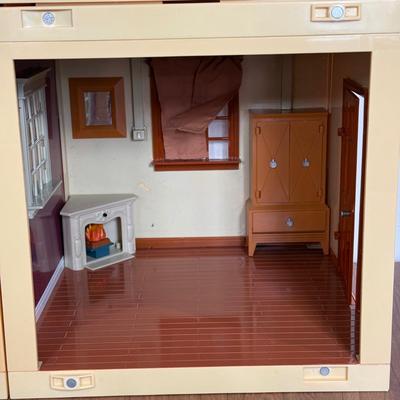 LOT 200A: 2001 Room by Room Modular Electronic Dollhouse w/ Accessories