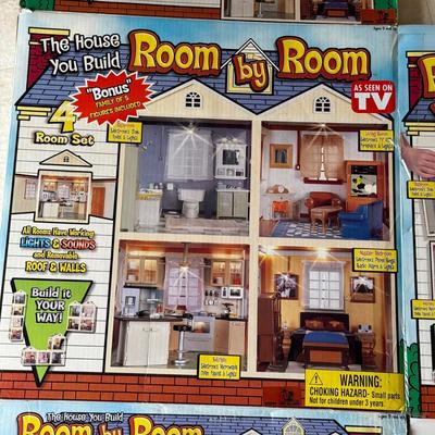 LOT 200A: 2001 Room by Room Modular Electronic Dollhouse w/ Accessories