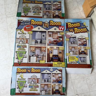 LOT 200A: 2001 Room by Room Modular Electronic Dollhouse w/ Accessories