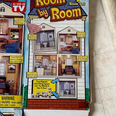 LOT 200A: 2001 Room by Room Modular Electronic Dollhouse w/ Accessories