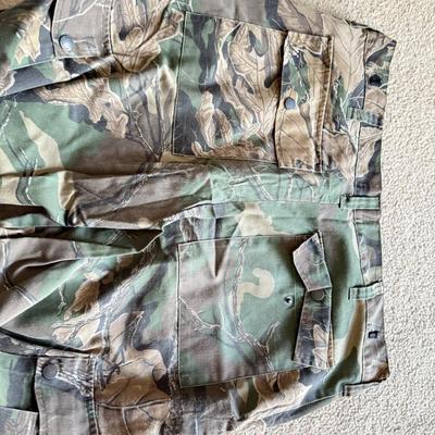 LOT 218B: NWT Member's Mark Relzxed Fit Denim Jean Shorts (36) & Cargo Pants / Shorts: Silvertab, Calvin Klein, Northwest...