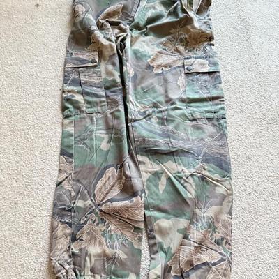 LOT 218B: NWT Member's Mark Relzxed Fit Denim Jean Shorts (36) & Cargo Pants / Shorts: Silvertab, Calvin Klein, Northwest...