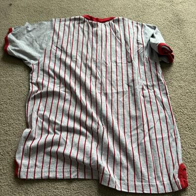 LOT 224L: MLB Philadelphia Phillies Fandom Collection: NWT Windbreaker (XL), #25 Jim Thome True Fan Jersey (L), T-Shirts, Hat & Car...