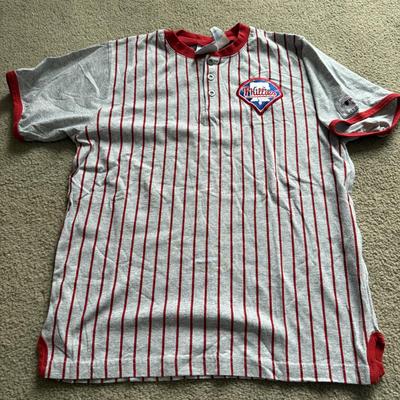LOT 224L: MLB Philadelphia Phillies Fandom Collection: NWT Windbreaker (XL), #25 Jim Thome True Fan Jersey (L), T-Shirts, Hat & Car...