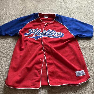 LOT 224L: MLB Philadelphia Phillies Fandom Collection: NWT Windbreaker (XL), #25 Jim Thome True Fan Jersey (L), T-Shirts, Hat & Car...