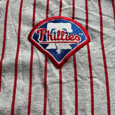 LOT 224L: MLB Philadelphia Phillies Fandom Collection: NWT Windbreaker (XL), #25 Jim Thome True Fan Jersey (L), T-Shirts, Hat & Car...