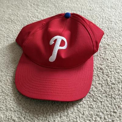 LOT 224L: MLB Philadelphia Phillies Fandom Collection: NWT Windbreaker (XL), #25 Jim Thome True Fan Jersey (L), T-Shirts, Hat & Car...