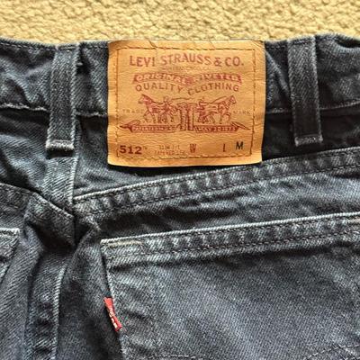 LOT 226L: Collection of Women's Levi Strauss Jeans (Sizes 7-10)