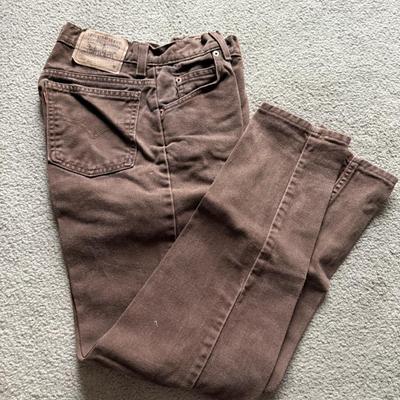 LOT 226L: Collection of Women's Levi Strauss Jeans (Sizes 7-10)