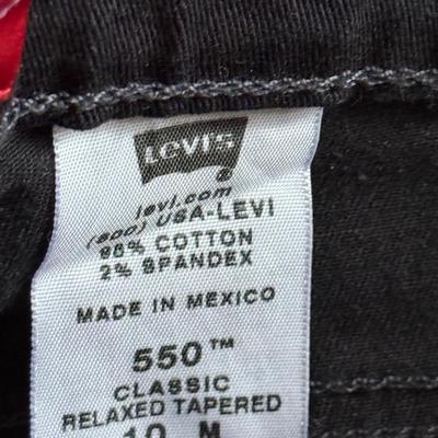 LOT 226L: Collection of Women's Levi Strauss Jeans (Sizes 7-10)