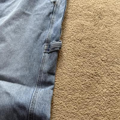 LOT 226L: Collection of Women's Levi Strauss Jeans (Sizes 7-10)