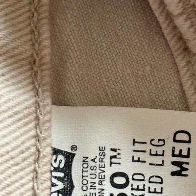 LOT 226L: Collection of Women's Levi Strauss Jeans (Sizes 7-10)