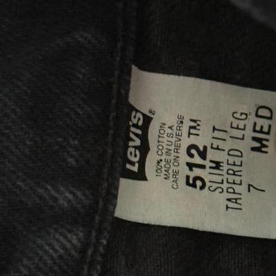 LOT 226L: Collection of Women's Levi Strauss Jeans (Sizes 7-10)