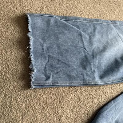 LOT 226L: Collection of Women's Levi Strauss Jeans (Sizes 7-10)