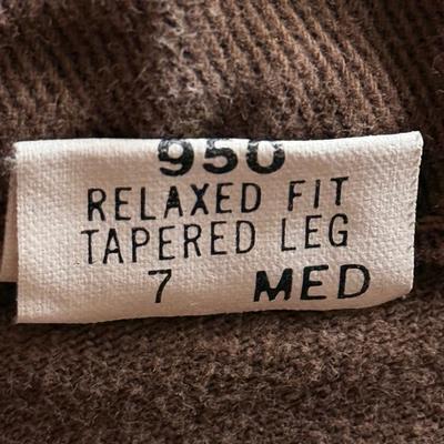 LOT 226L: Collection of Women's Levi Strauss Jeans (Sizes 7-10)