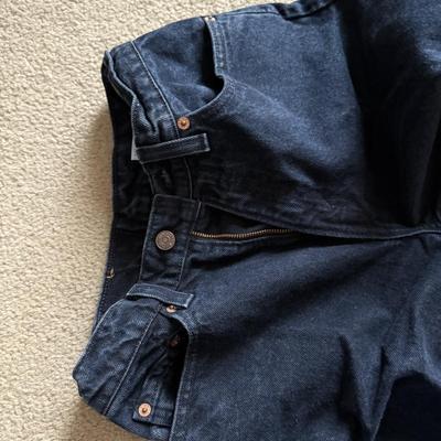 LOT 226L: Collection of Women's Levi Strauss Jeans (Sizes 7-10)