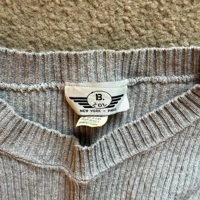 LOT 229L: Collection of NWT Juniors / Petite Women's Sweaters incl. Calvin Klein