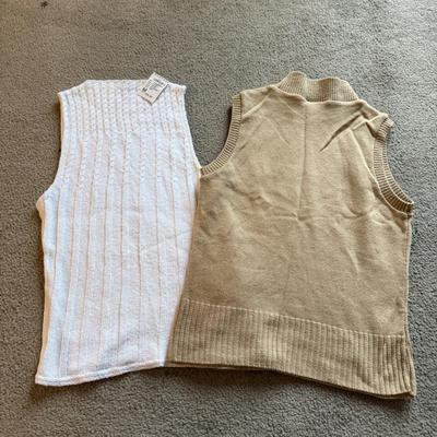 LOT 229L: Collection of NWT Juniors / Petite Women's Sweaters incl. Calvin Klein