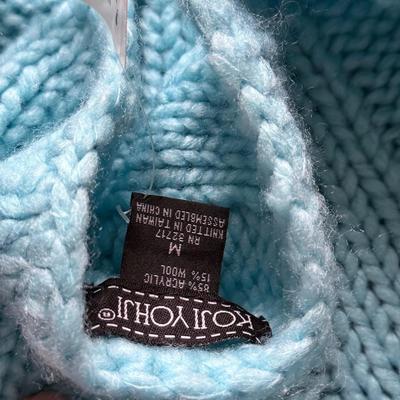 LOT 229L: Collection of NWT Juniors / Petite Women's Sweaters incl. Calvin Klein