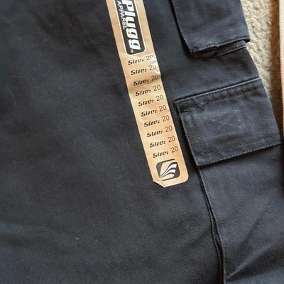 LOT 231L: NWT Cargo Pants: Plugg Size 20