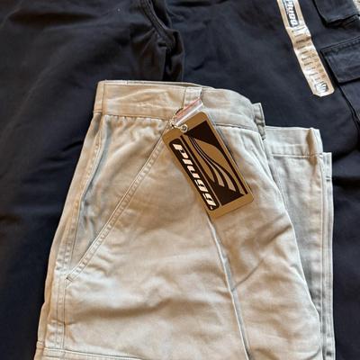 LOT 231L: NWT Cargo Pants: Plugg Size 20
