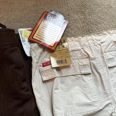 LOT 233L: Juniors / Petite Skirts, Pants & Shorts: Express, Christie brooks, XOXO, Rave, Mudd & More