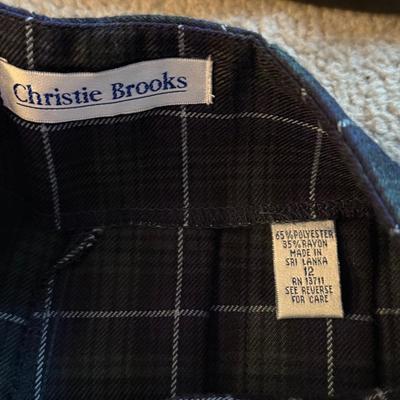 LOT 233L: Juniors / Petite Skirts, Pants & Shorts: Express, Christie brooks, XOXO, Rave, Mudd & More