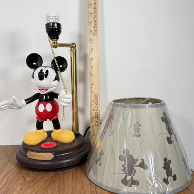 LOT 236A: New Disney Creative Joes Mickey Mouse Animated Talking Lamp DM-352-001