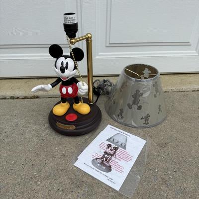 LOT 236A: New Disney Creative Joes Mickey Mouse Animated Talking Lamp DM-352-001