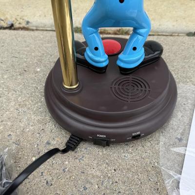 LOT 237A: New Disney Creative Joes Goofy Animated Talking Lamp DM-403-001