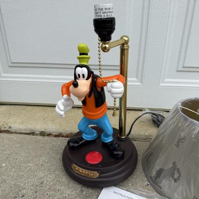 LOT 237A: New Disney Creative Joes Goofy Animated Talking Lamp DM-403-001
