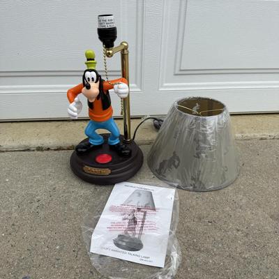 LOT 237A: New Disney Creative Joes Goofy Animated Talking Lamp DM-403-001