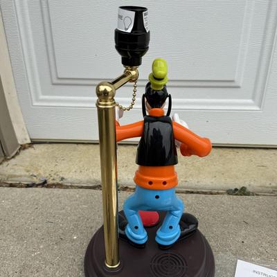 LOT 237A: New Disney Creative Joes Goofy Animated Talking Lamp DM-403-001