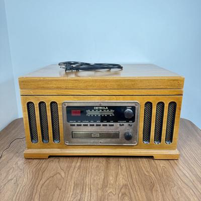 LOT 238A: Detrola Model KM837: plays Vinyl Records & CDs