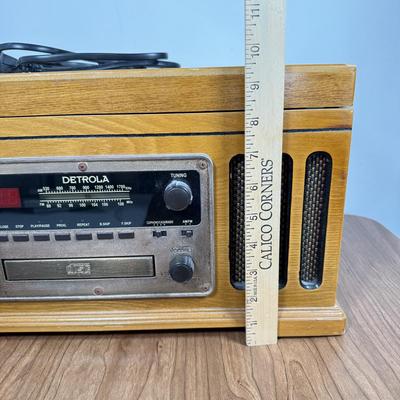 LOT 238A: Detrola Model KM837: plays Vinyl Records & CDs