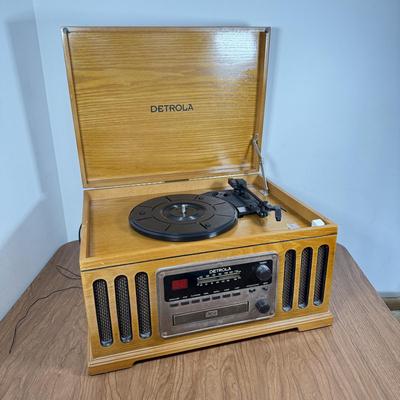 LOT 238A: Detrola Model KM837: plays Vinyl Records & CDs