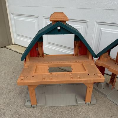 LOT 242A: 1998 Hasbro Tonka Farms Play Stage