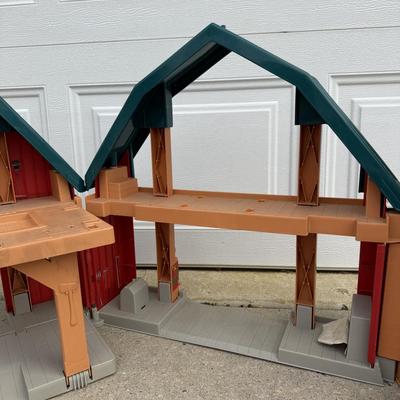 LOT 242A: 1998 Hasbro Tonka Farms Play Stage