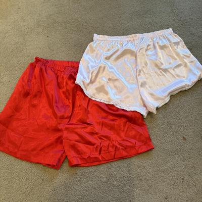 LOT 250B: Pink & Black Frederick's of Hollywood Robe w/ Lace Night Gown, Silk Sleep Shorts & More