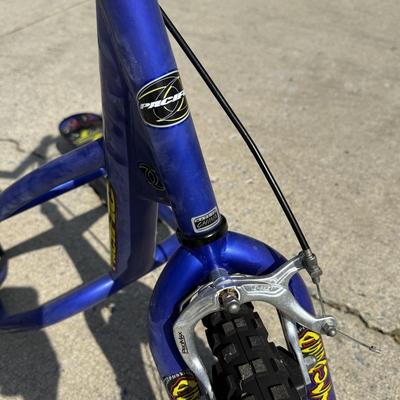 LOT 254G: Pacific Assault Chariot Style 3 Wheel Scooter